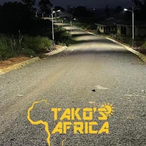 Installation de lampadaires solaires BALENGOU