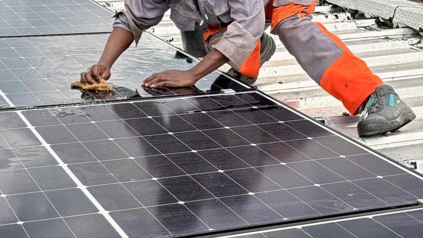 Installation d'une centrale solaire dans une station Green oil au quartier NKONZOA